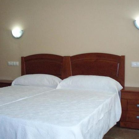 Hostal El Altozano มอนตันเชซ ภายนอก รูปภาพ